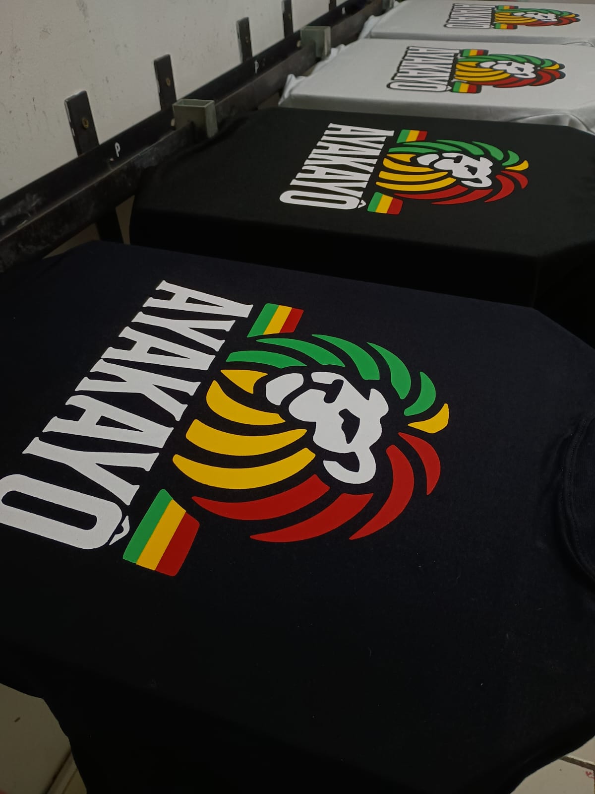Camisetas Rastafari personalizadas em produção