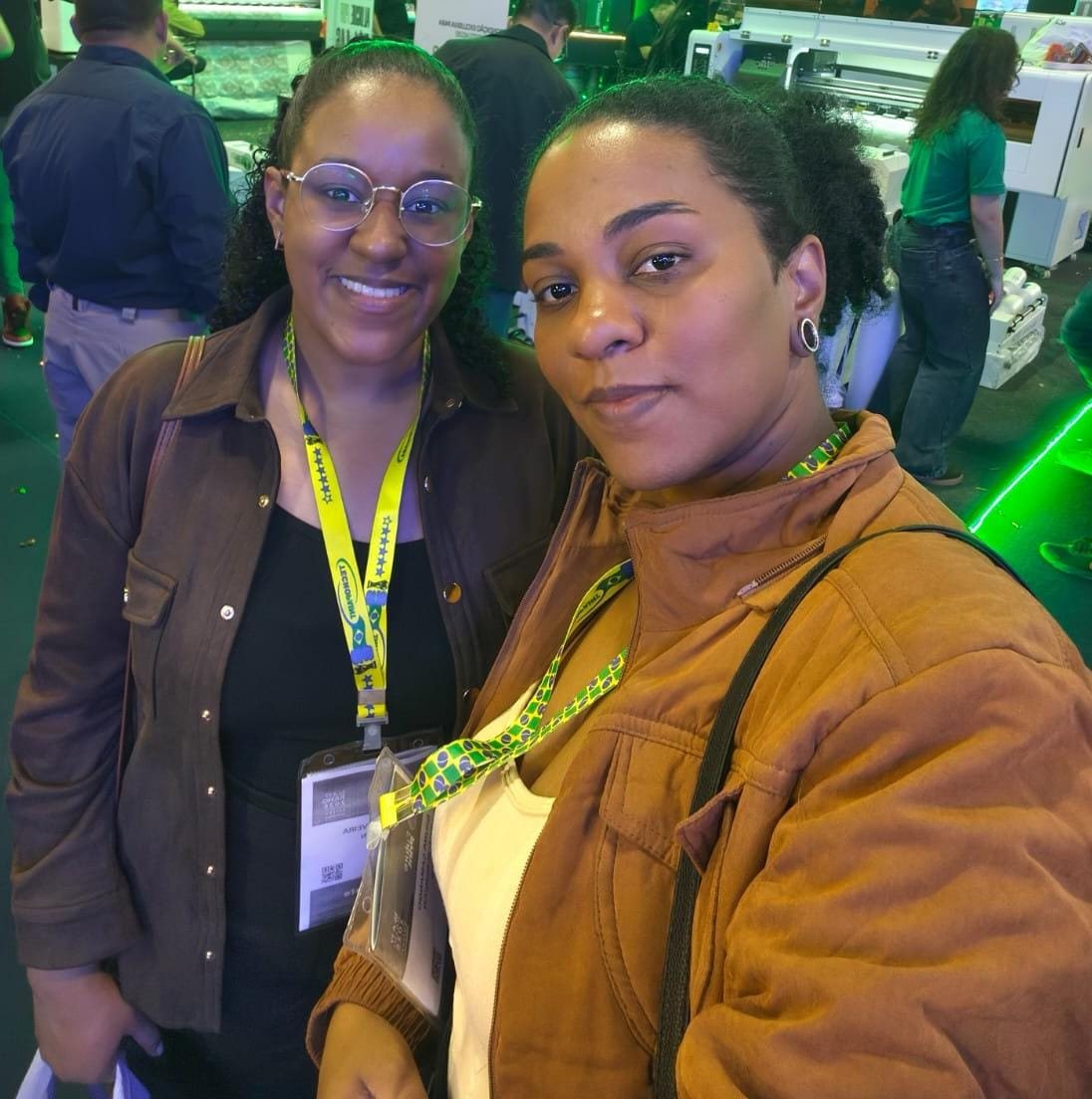 Bruna e Fernanda, proprietárias da Vector Screen Estamparia